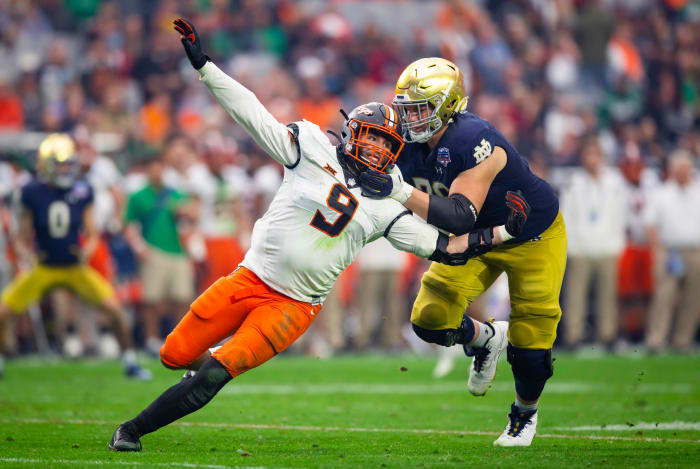 Jan 1, 2022; Glendale, Arizona, USA; Notre Dame Fighting Irish offensive lineman Joe Alt (76) defends against Oklahoma State Cowboys defensive end Brock Martin (9) in the 2022 Fiesta Bowl at State Farm Stadium.